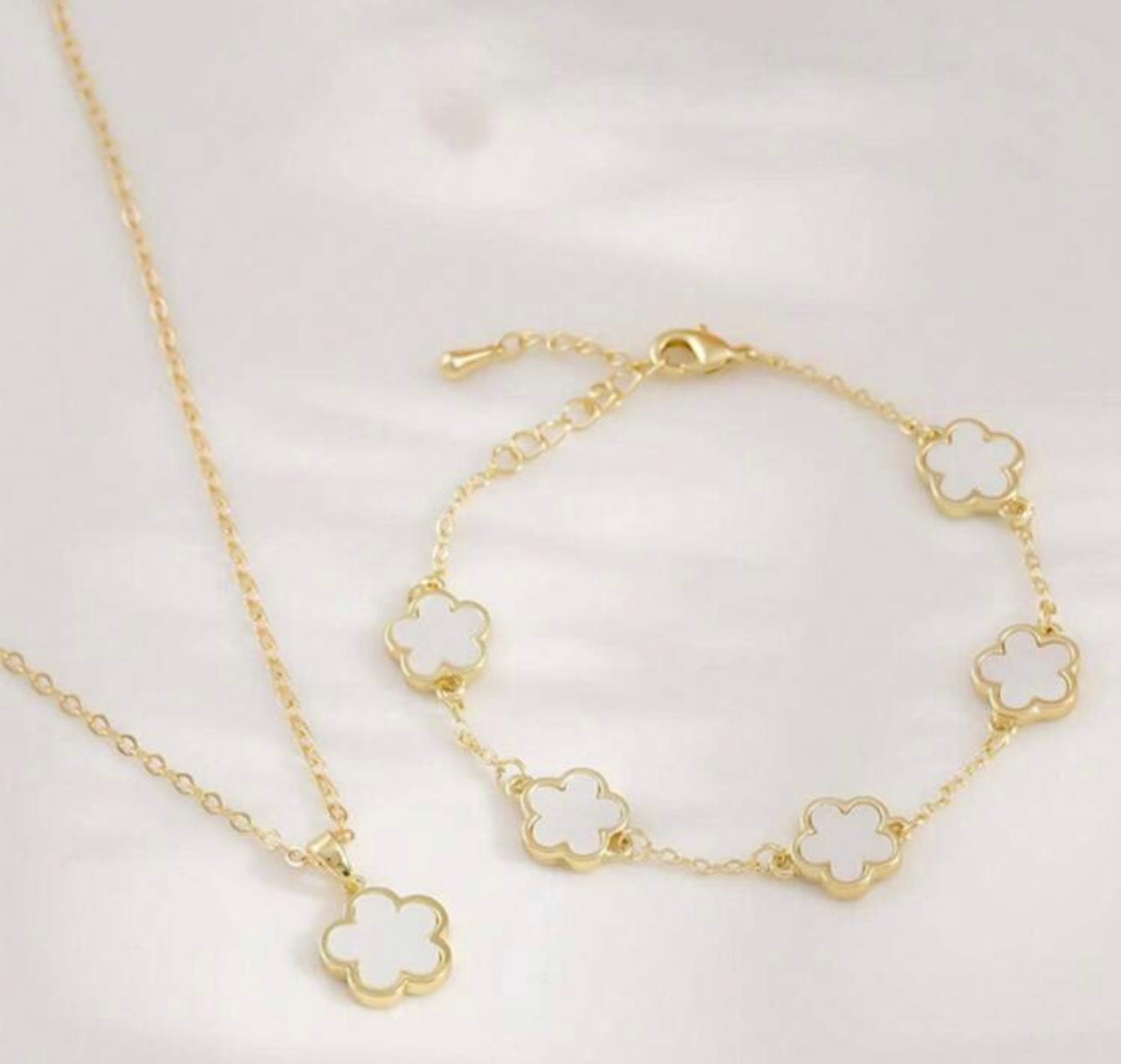 White Pendant bracelet & necklace set